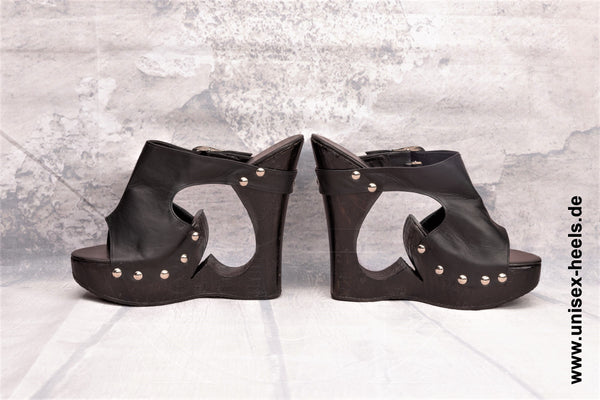 1018 - Exotic handmade high heels with real wooden sole, genuine leather and adjustable buckle.